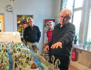 betesmarken. Backtimjan fanns bara på en handfull näraliggande upphöjda tuvor eller vid stenar. Breder ut sig Örnbräken har en tendens att breda ut sig eftersom djuren inte betar örnbräken.