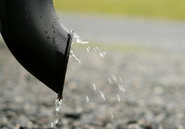 Porositet hos olika material [sprängstensfyllning: 30%, singel och makadam: 40%, grus: 30%, sand: 25%] Skötsel och underhåll vid ränndalsstråk: Regelbunden klippning.