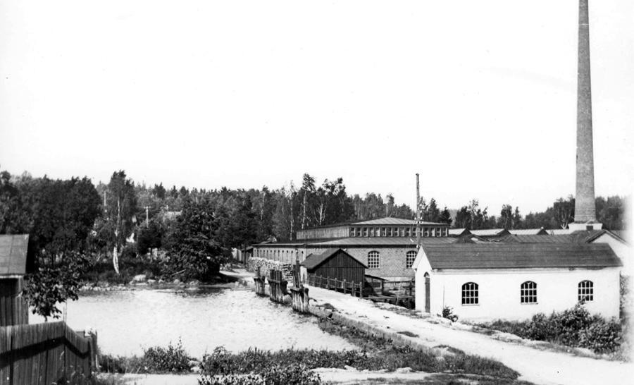 Efter branden 1909 upplöstes Väveribolaget, vattenfallet med kvarvarande byggnader och maskiner såldes till Tranås köping och 1910 bildades ett nytt bolag med firmanamn