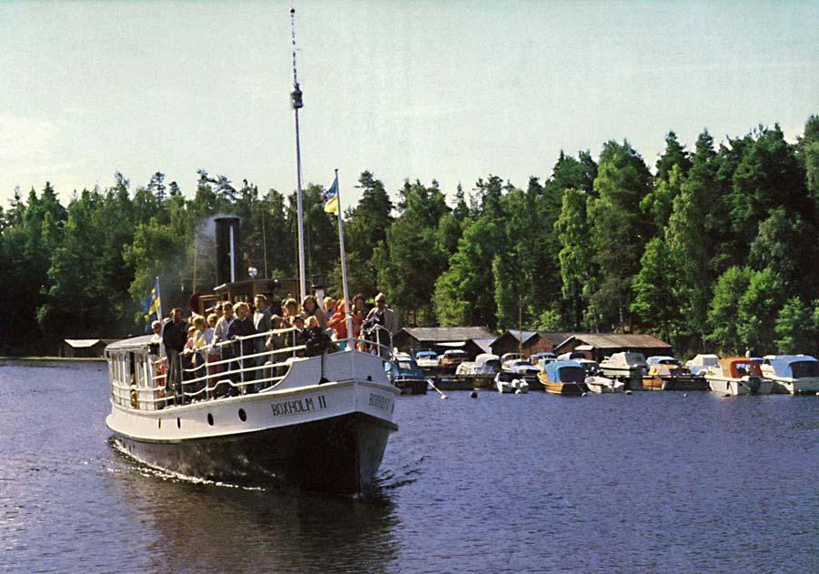När vägnätet byggdes ut i slutet av 1920-talet och biltrafiken tog över blev båten olönsam och förtöjdes för gott vid färjestället, ångmaskinen monterades ned och placerades på Tekniska museet i