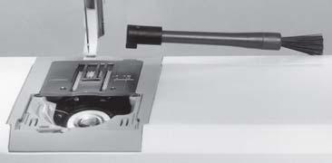 Skötsel Maskinens skötsel För att din symaskin skall arbeta på ett tillfredsställande sätt, fordrar den - som andra precisionsmaskiner -