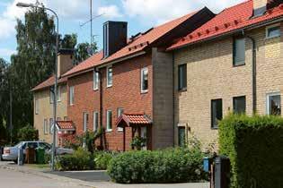 102 Efterkrigstidens bostadsbebyggelse Kvarteret Trasten Kvarteret Trasten ligger i östra Mellerud mellan Storgatan och Korsgatan och utgörs av två radhuslängor i två plan.