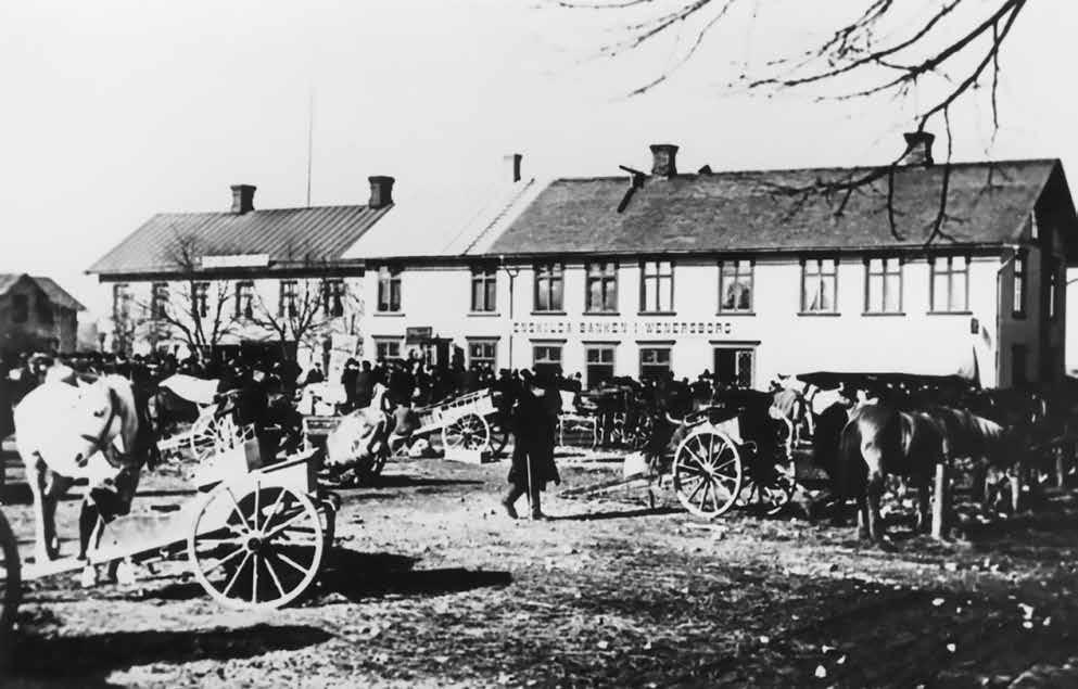 66 Platser och torg Köpmantorget, sannolikt runt 1900. Fotograf : V. A. Deshayer. Vänersborgs Museum.