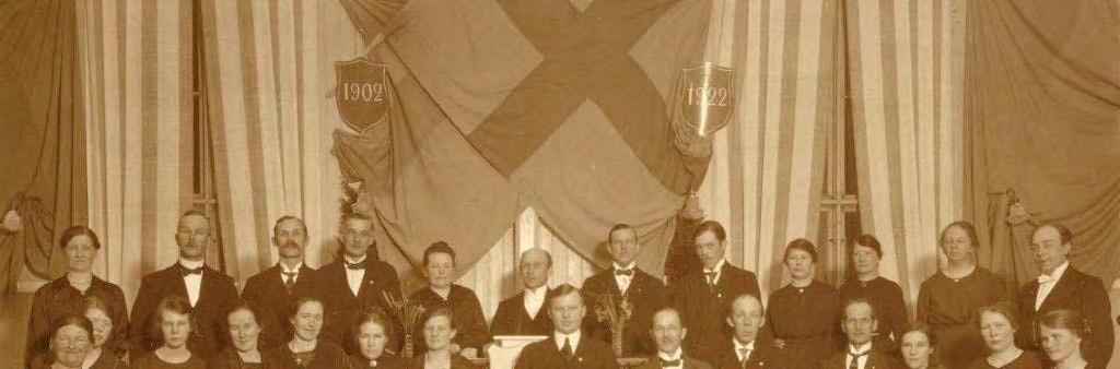Interiör av missionshuset 1922 när församlingens ungdomsförening firade 20-årsjubileum.