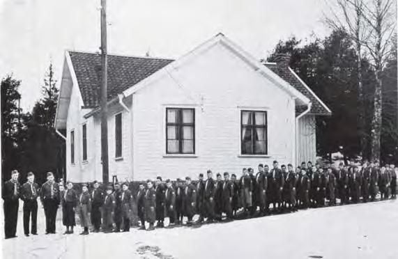 Byggnadens historia: Det andra missionshuset i Slätthult fungerade fram till 1922, då det flyttades till Kasen, där det byggdes samman med den 1910 uppförda samlingslokalen för söndagsskolan.