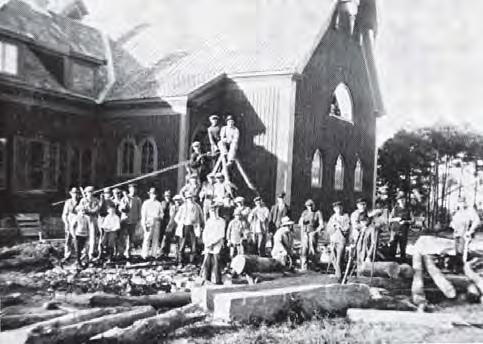Byggnadens historia: Föregångare till Andreaskyrkan var Skoftebyns missionshus med plats för c:a 100 personer.