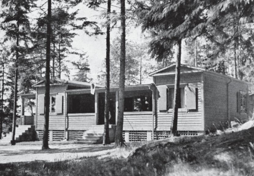 VÅRHAGA SOMMARGÅRD Vårhaga vid invigningen 1939. Läge: Trollhättans kommun, Gärdhems socken, vid sjön Trehörningen nordost om samhället Sjuntorp. Fastighetsbeteckning: Baggeryr 2:15.