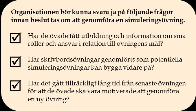 Att sitta i motspelet kan vara minst lika lärorikt som att öva. Det kan därför vara lämpligt att låta ersättarna i en krisledning eller andra personer som berörs, men inte ska övas, delta i motspelet.