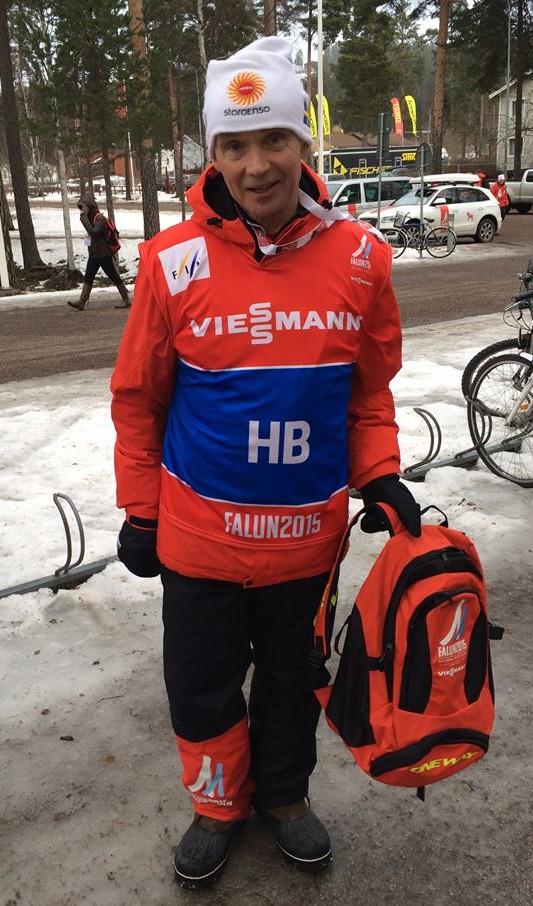 F ROSTABLADET S IDA 7 Leif som volontär i Falun 2015 Cupen en månad innan VM och precis när vi ska ge oss ut i backen hör chefen att Leif pratar skånska. Har du stått på slalomskidor tidigare?