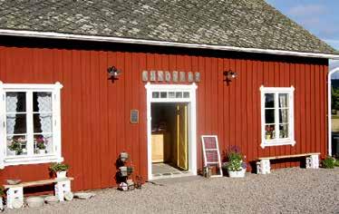 Liten butik med stort utbud Anno 1896 är en sommarbutik/outlet, belägen mellan brasseriet och Tomtemuséet i Dalsland Center. Här finns märkeskläder, italienska skor samt inredningdetaljer.