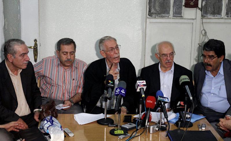 2 Syriska Nationalrådet bildades hösten 2011 som en paraplyorganisation och kom att representera just den riktning som förordade väpnad kamp och hjälp från imperialismen.