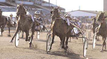 Insatslopp 4-åringar Svenskt Trav Derby (Grupp I, Nat.) Jägersro 1 september. Lätt bana. 3.200.000 kr. 2640 m. Auto 1 From Above 14,9 1.600.000 26 Kihlström Örjan 2 Gigant Neo 15,0 800.