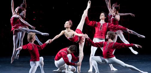 BALETT Vissa av balletföreställningarna innehåller paus. BOLSJOJTEATERN Visas: 8 november 2015 kl. 15.