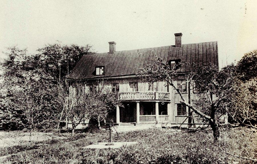 Ernst Kihlbergs avsikt var att efter mönster från villastäderna Stocksund och Djursholm, som börjat byggas upp i slutet av 1800-talet, skapa en ny villa stad, också den längs Roslagsbanan, på mark