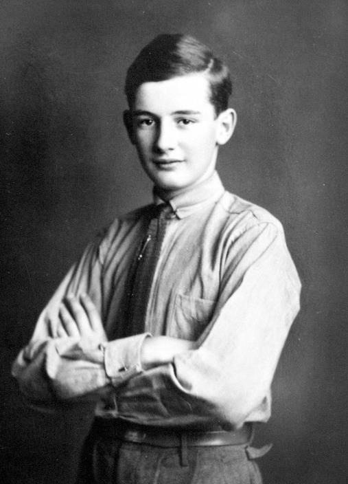 Att göra skillnad Raoul Wallenberg - vårt ansvar att göra skillnad Inom Raoul Wallenbergskolorna är vi ödmjukt stolta över att få verka under hans namn.