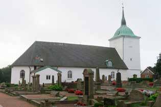 Medeltida taklag 25 Tolkning av äldre takstolstyp över långhuset i Svarteborgs kyrka. Skiss 1 :100. Återanvända högben med urtag efter stödben i Säve kyrka. Säve kyrka från norr.