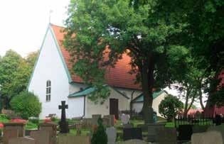 Medeltida taklag 67 Lundby gamla kyrka från sydväst. Lundby är en av stiftets få gotiska salkyrkor.