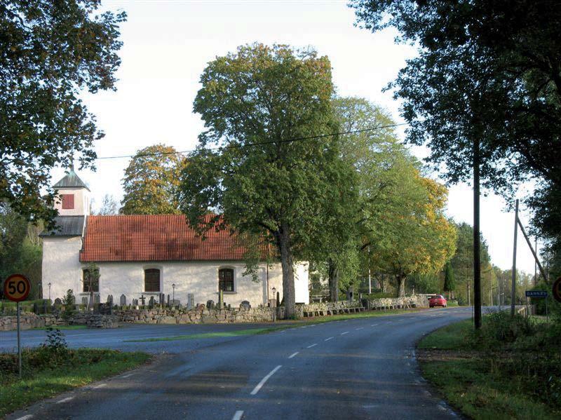 10 BYGGNADSVÅRDSRAPPORT 2007:14 Dannäs kyrkogård Kyrka och kyrkomiljö Dannäs socken ligger vid sjön Bolmens nordöstra strand.