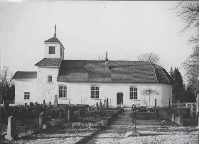 12 BYGGNADSVÅRDSRAPPORT 2007:14 respektive låga häckar. Under 1900-talets senare del har grusbäddarna och hälften av grusgångarna lagts igen.