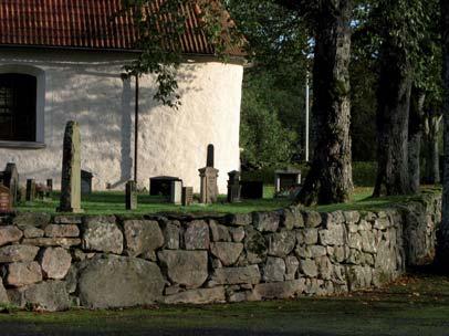 BYGGNADSVÅRDSRAPPORT 2007:14 13 Beskrivning av kyrkogården idag Allmän karaktär Dannäs kyrkogård består av en äldre och en yngre del.