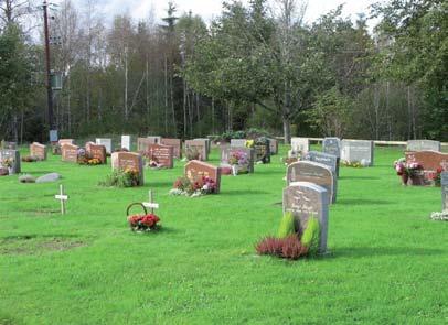 BYGGNADSVÅRDSRAPPORT 2007:14 19 Nya kyrkogården Allmän karaktär Nya kyrkogården från 1983 delas i två delar av en minneslund. Väster om denna är fyra raka nord-sydliga gravrader vända mot öster.