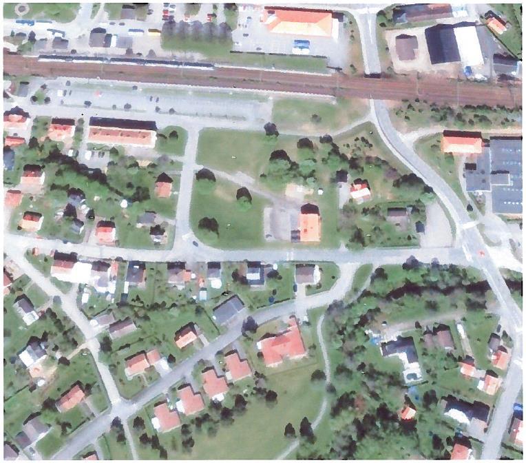 12 KVANTITATIV RISKUTREDNING MED AVSEENDE PÅ FARLIGT GODS FÖR JOHANNEDAL, VÅRGÅRDA Västra Stambanan N Figur 6. Illustration över olika avståndsintervall från Västra Stambanan och befintlig bebyggelse.
