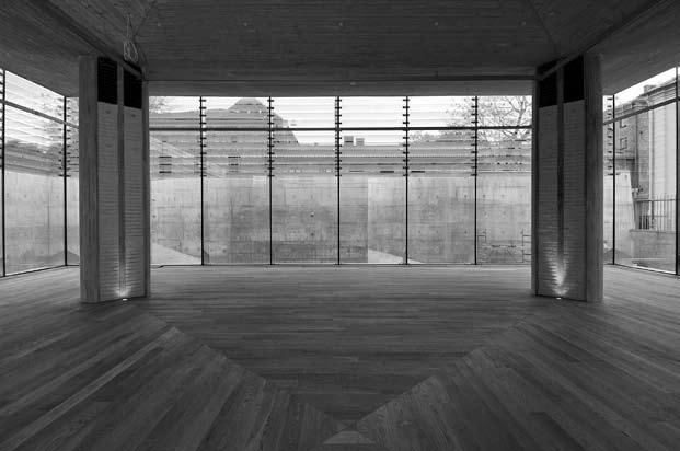 FRAGMENT OM FEHN Fritz Halvorsen nationalarkitektur I brøkdelen av et sekund. På golvet i Arkitekturmuseet. Jeg funderer over min egen identitet, nordmann i Sverige. Uten eget språk.
