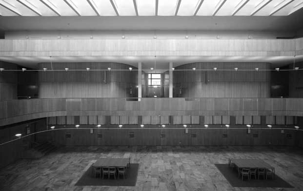 GÖTEBORG REVISITED Johan Linton Under de sista åren har rikets andra stad visat sin stora livskraft bland annat genom att med sällsynt målmedvetenhet gå några brännande arkitektoniska