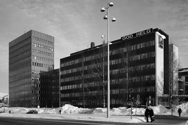 LEARNING FROM SKELLEFTEÅ Pär Eliaeson Sammanfattningen av Gert Wingårdhs kritik över Skellefteå Krafts nya märkesbyggnad i Arkitektur 8/2009 löd Rationell arkitektur ; en ytlig och förenklad