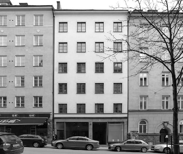 DEN ARKITEKTONISKA ANSTÄNDIGHETEN Ola Andersson Att Erik Gunnar Asplund har ett internationellt rykte som ingen annan svensk arkitekt finns det som bekant all anledning att påminna om just nu.