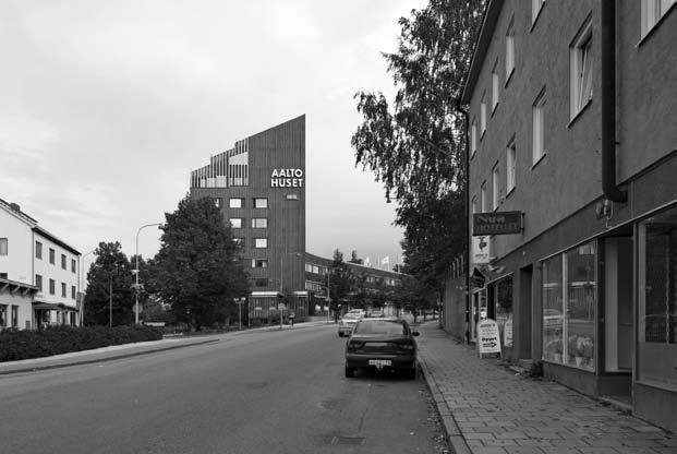 ALVAR BOR INTE HÄR LÄNGRE André Johansson Jag döptes i Aalto-huset i Avesta. Eller Aalto-huset och Aalto-huset. När jag växte upp i Avesta kallade vi alltid det för Blå huset. Bruksarna sa Blåstället.