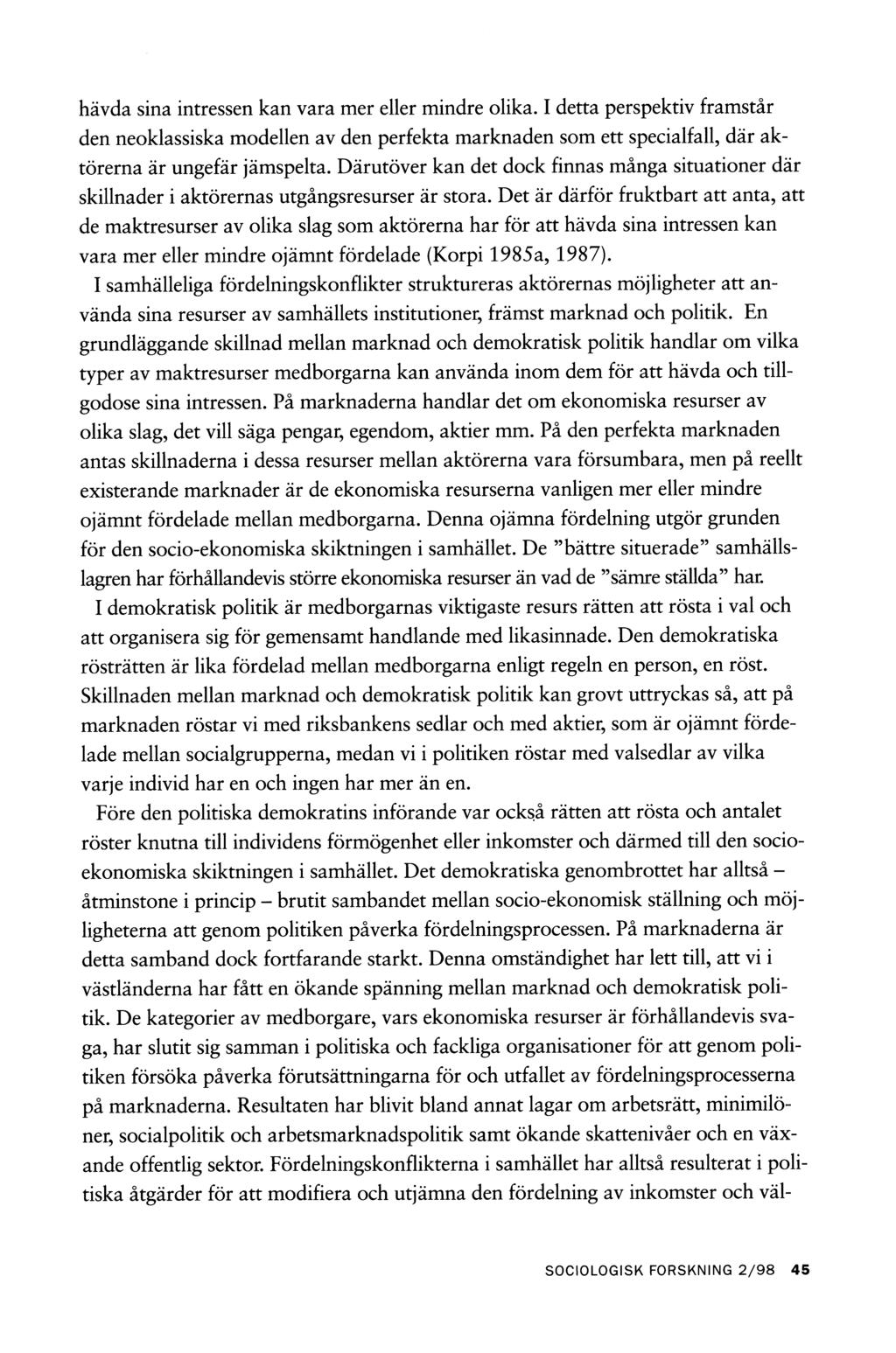 hävda sina intressen kan vara mer eller mindre olika. I detta perspektiv framstår den neoklassiska modellen av den perfekta marknaden som ett specialfall, där aktörerna är ungefär jämspelta.