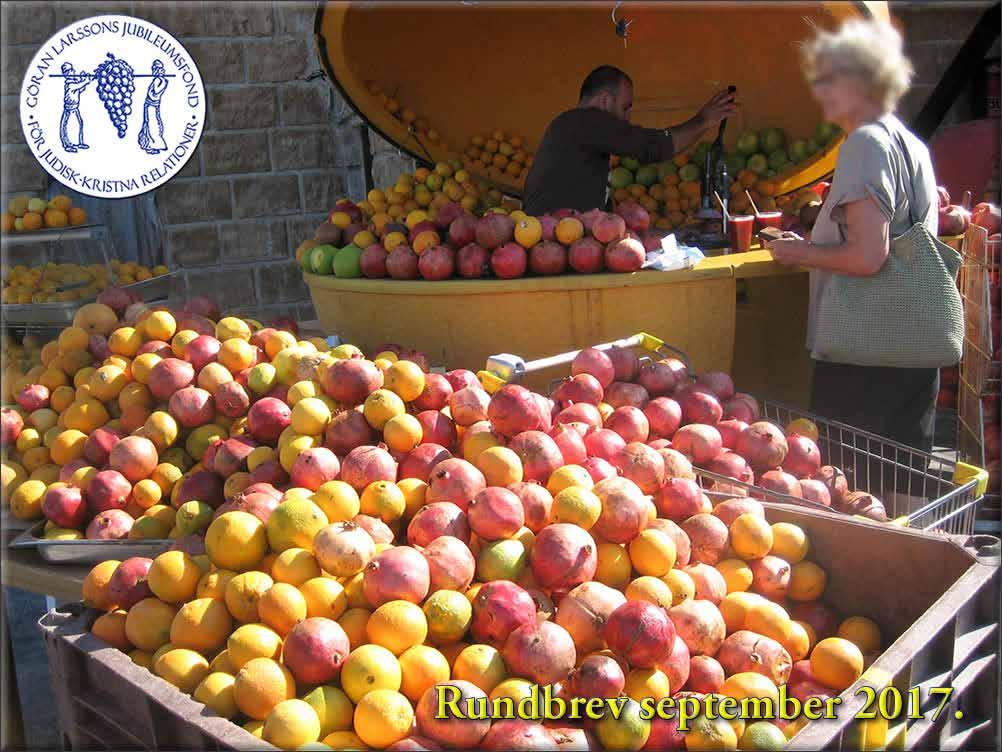 Det är nu högsäsong för höstens härliga frukter - en fröjd för ögat på fruktmarknaden i Jerusalem. Stockholm den 2 september 2017 Kära vänner!