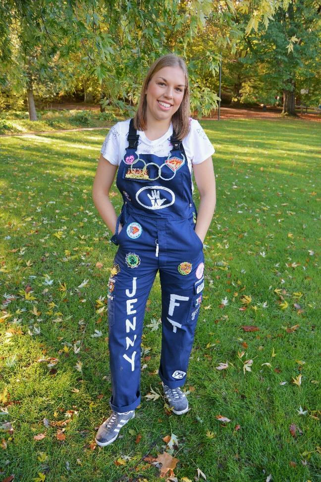 Grupp Gul Namn: Jenny Kenny Karlsson Ålder: 22 år Kommer ifrån: Alvesta, en liten håla i Smålands djupaste skogar.