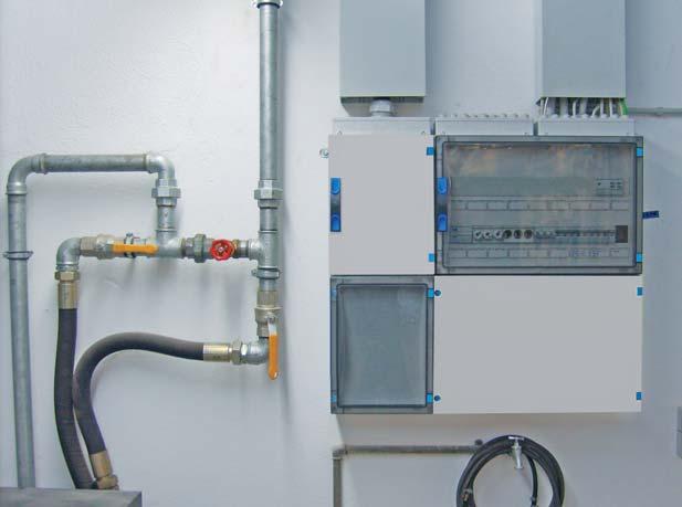 Systemuppbyggnad Kombinerbara fördelninscentral med dörr Modulär struktur för kapslingar i ett raster på 90 mm 1 Kapslingens djup med handmanövrering 4 kapslingsstorlekar: 270 x 180 mm, 270 x, 270 x