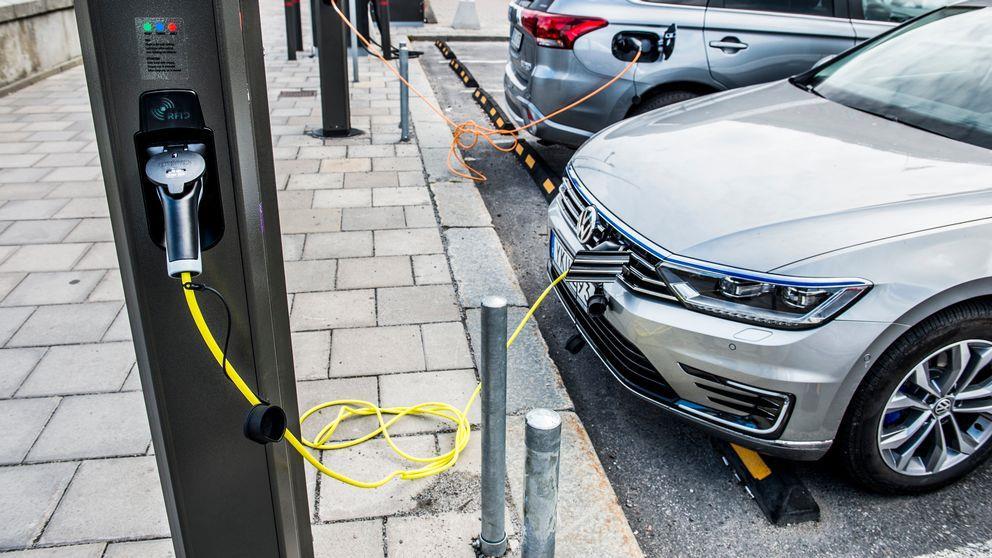 Nu menar forskare att vi måste börja förbereda oss för att det kan bli brist på kobolt, en viktig ingrediens i många batterier, inom mindre än tio år. Laddstolpe för elbilar.