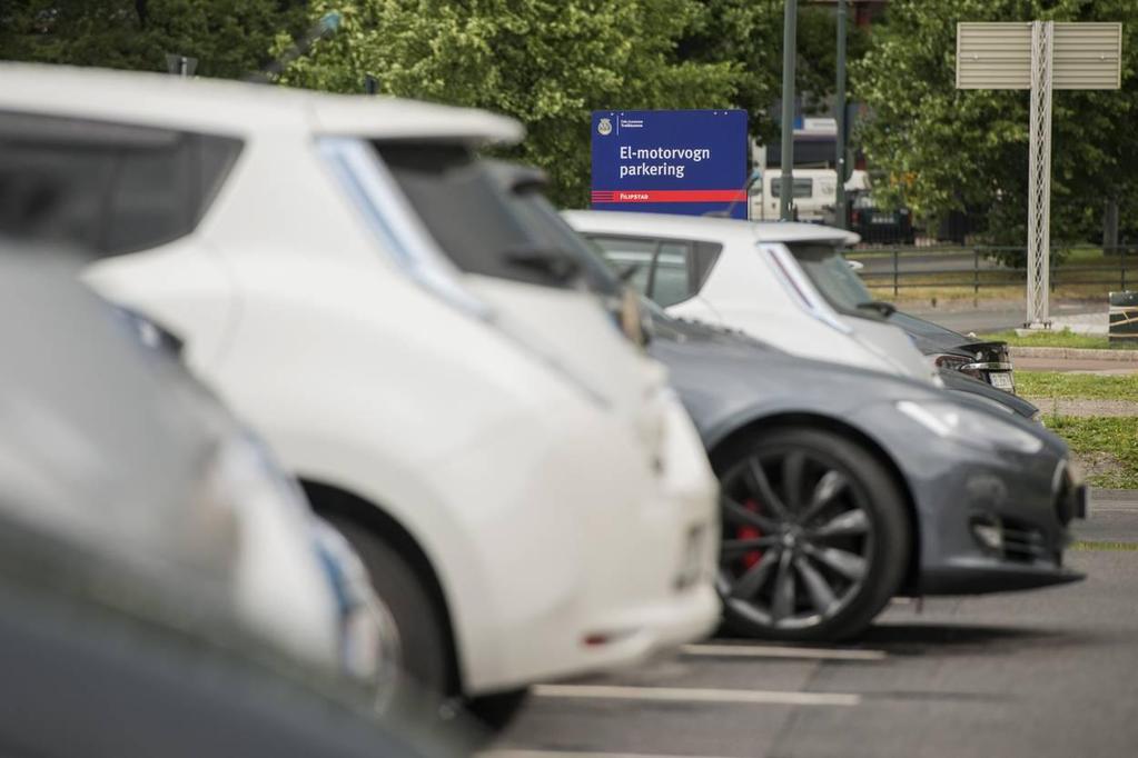 3 2. Förslag om "Tesla-skatt" kritiseras i Norge Av TT 2017-10-12 I elbilens förlovade land Norge vill nu regeringen ha en ny skatt på de avgasfria fordonen.