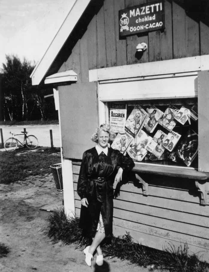 Stationskiosken i Höllviken Min mor Margit Andersson (född Holmqvist och dotter till Carola Holmqvist, född Rosvall, som hade Höllvikens Hembageri, Fördärvet) föddes och växte upp i Höllviken.