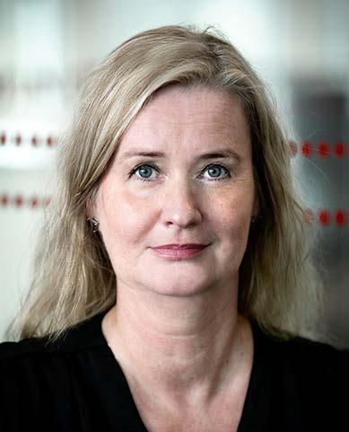 Styrelse, ledande befattningshavare och revisorer LISE-LOTTE HALLBÄCK Chief Financial Officer (CFO) sedan 2015 Aktier: 5 000 (inklusive närståendes innehav) Civilekonom vid Växjö universitet, född