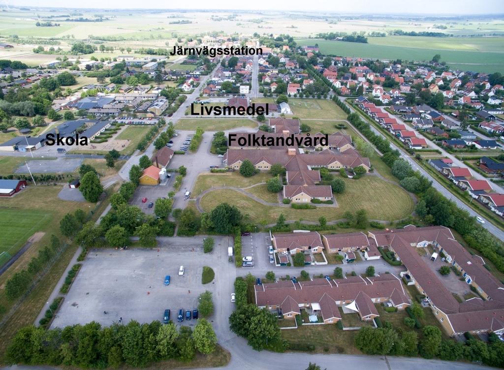 9 (21) Kommersiell service och fritid Vy mot norr från 120 meters höjd. Planområdets nuvarande parkeringsplats i förgrunden.