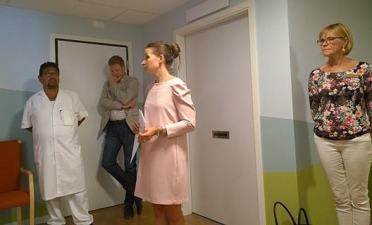 Kuratorn kan ge stöd i psykosociala frågor, stödsamtal för reflektion kring livssituationen, vägledning och information om sociallagstiftning, socialförsäkringar och samhällets övriga resurser.