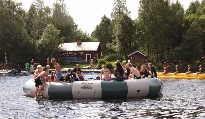 Självklart finns tid för att softa i solen och chilla i hängmattorna.