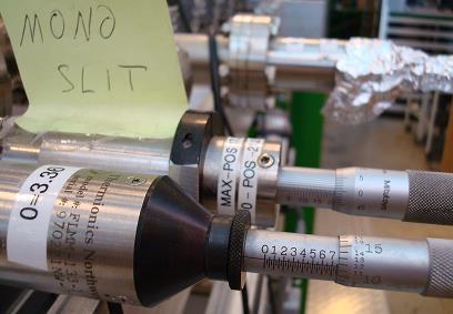 4.1 Monokromator Monokromatorn används för att välja fotonenergiområdet och implicit även upplösning och intensitet för experimenten vid strålröret.