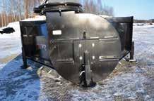 En kraftig femvingad rotor med 6 st pendlande slagor river effektivt sönder stora snömassor och matar in den till utkastarhjulet.
