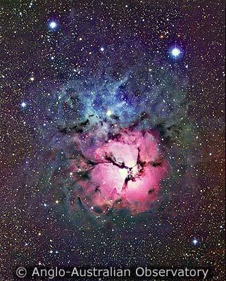Trifidnebulosan För jonisation av vätgasen i ett moln krävs fotoner med hög energi (kort våglängd).