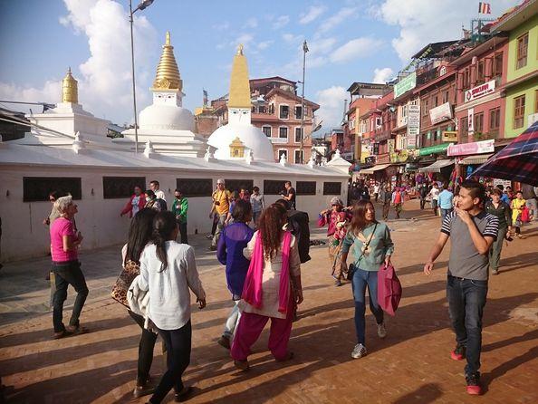 Huvuddelen av befolkningen i Bodhnath är ättlingar till tibetanska flyktingar som flydde från Kina efter 1959.