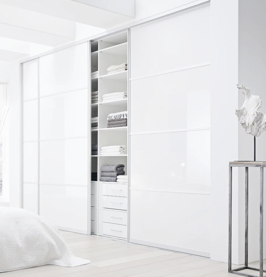 Modify har sin början och slut i eleganta och starka aluminiumramar. Konstruktionen möjliggör indelning i sektioner, om du önskar, och här finns möjligheter att kombinera färger och material.