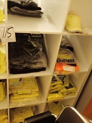 00 kr exkl moms Diverse t-shirts, regnjackor,