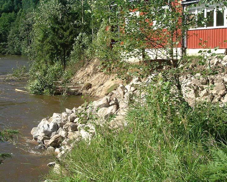 Bild 2.1. Erosion i vattendrag, Krokforsen vid Ljungan. Foto: SGI. I Jönköpings kommun kan erosion uppstå främst längs stränder vid Vättern samt vid större och mindre vattendrag.