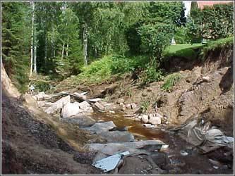 siktlig bedömning av var det finns behov av utredning av benägenheten för ravinutveckling inom potentiella utbyggnadsområden. Bild 2.3-4.
